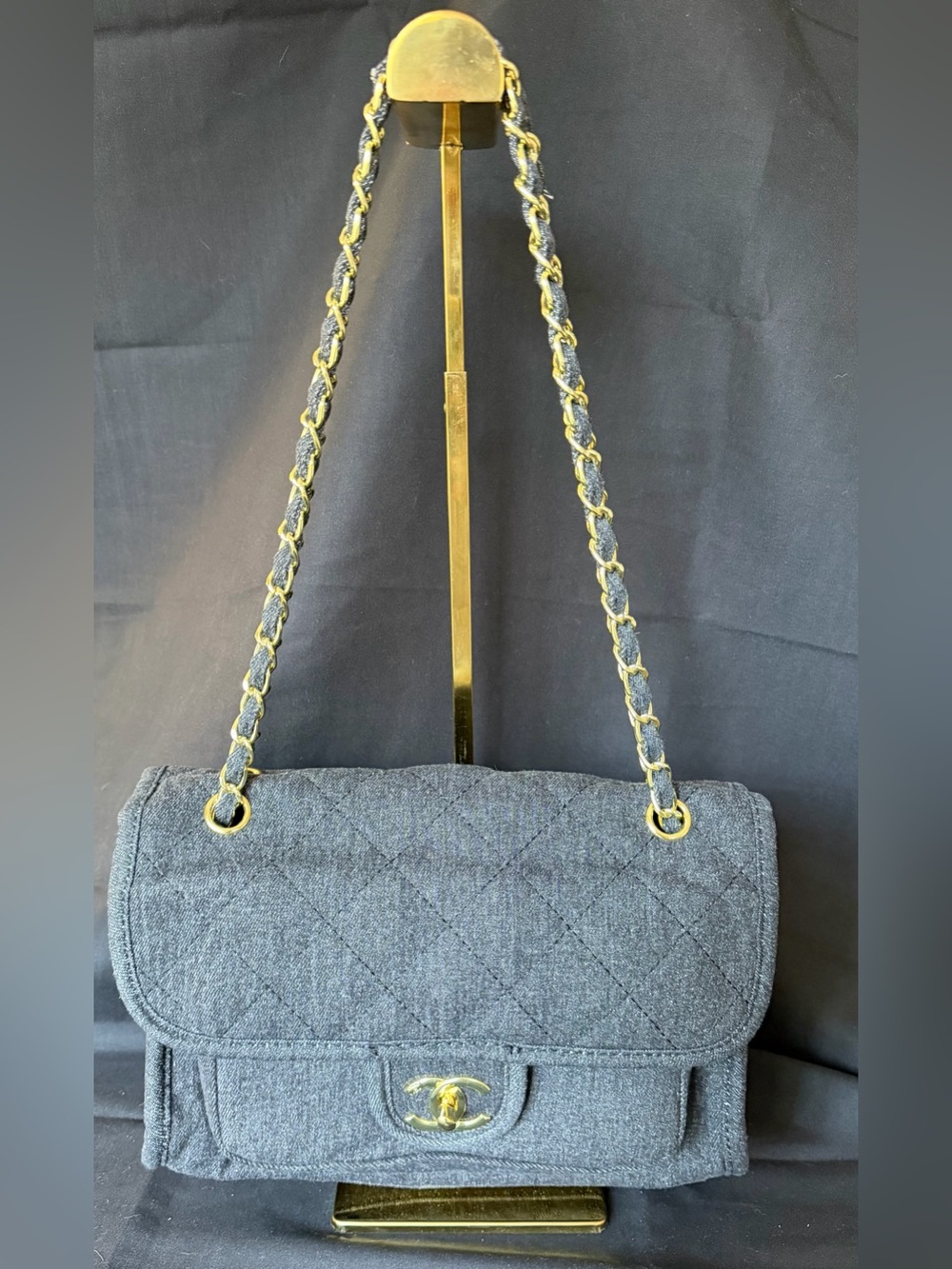 Quilted Chain-Shoulder Women’s Bag in Dark Denim!